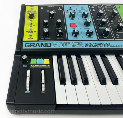 Moog Grandmother, Mint